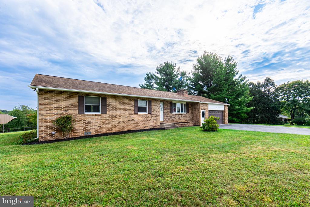 946 STONE ROAD