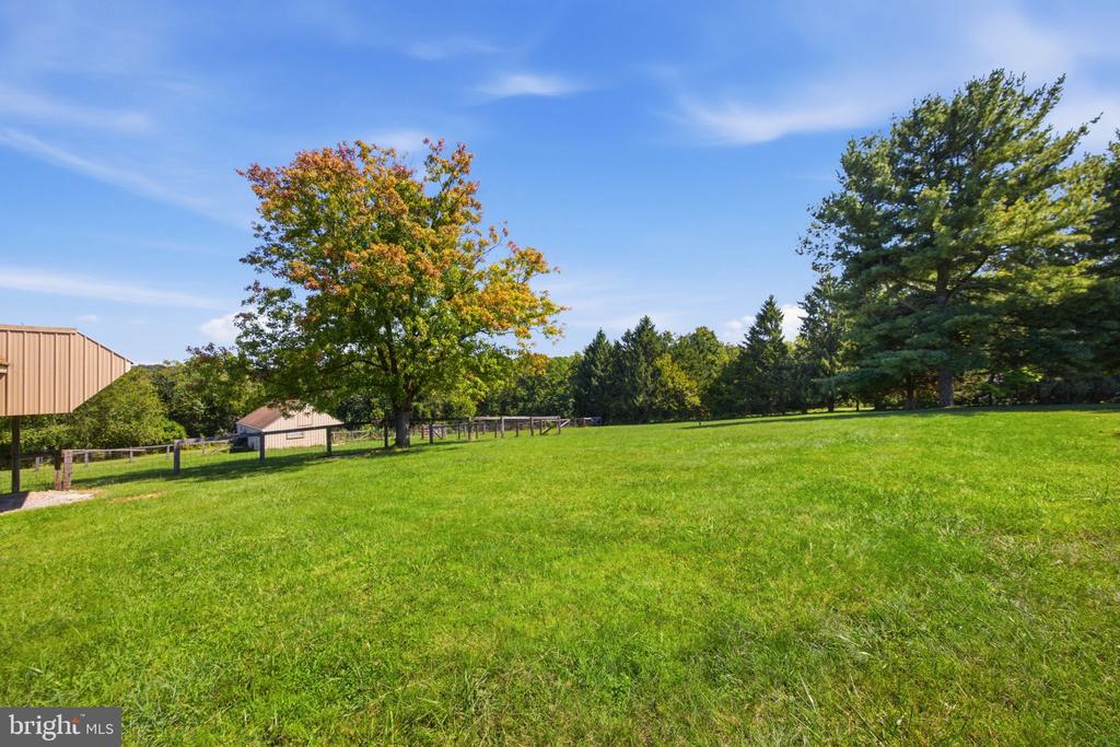 946 STONE ROAD