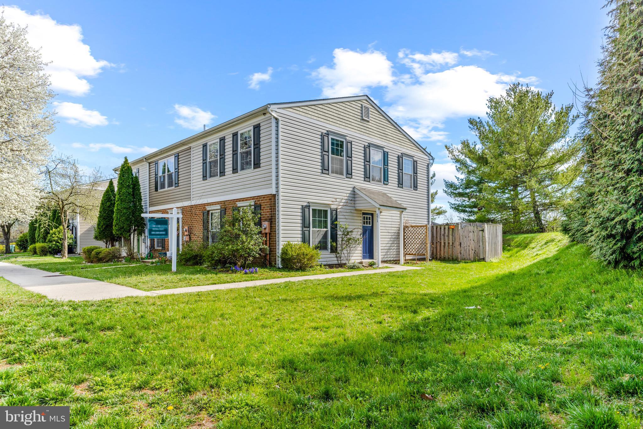 571 LANCASTER PLACE