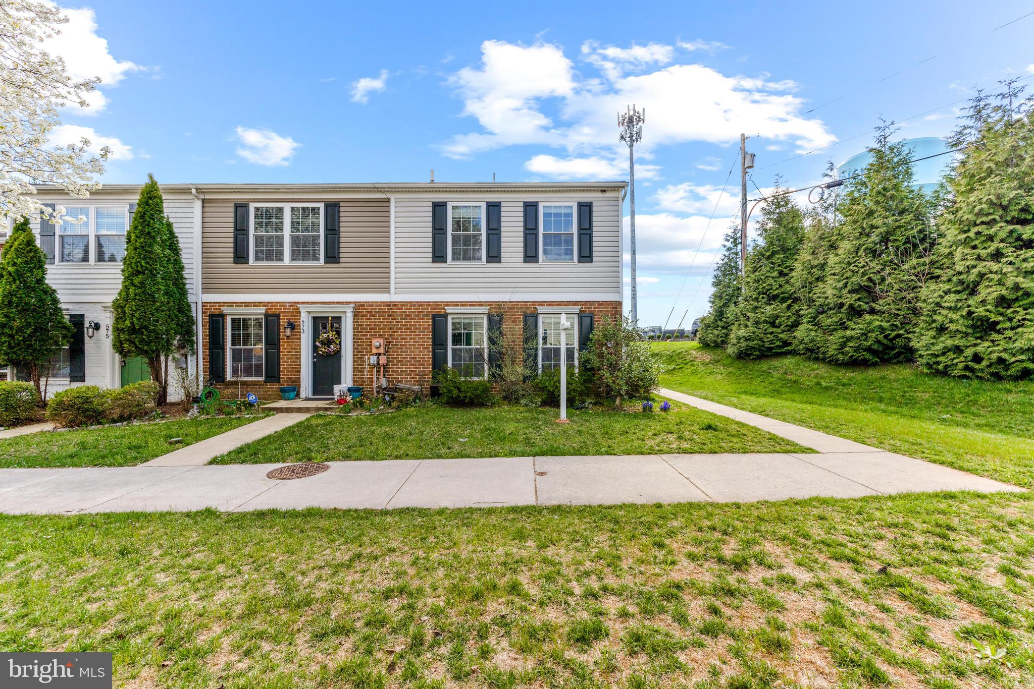 571 LANCASTER PLACE