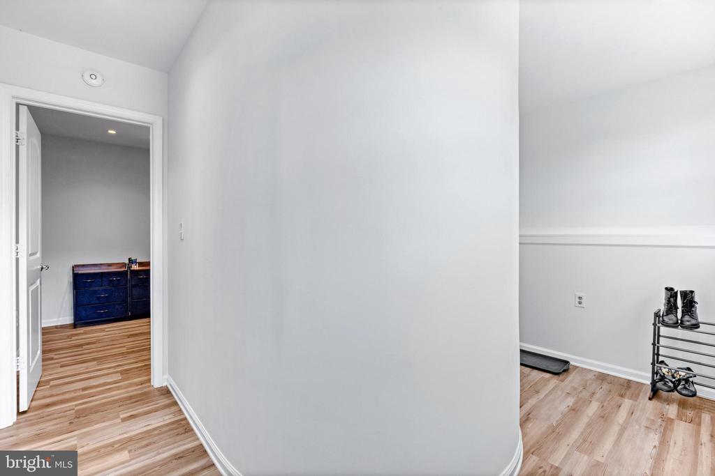 4816 LYNN CREST COURT