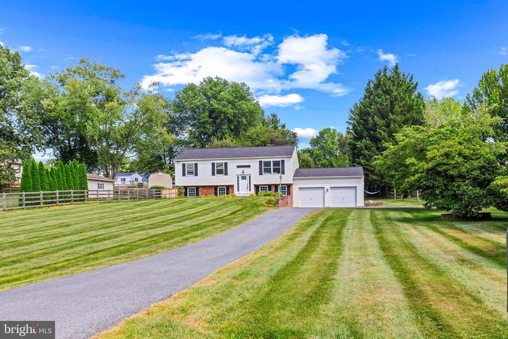 4816 LYNN CREST COURT