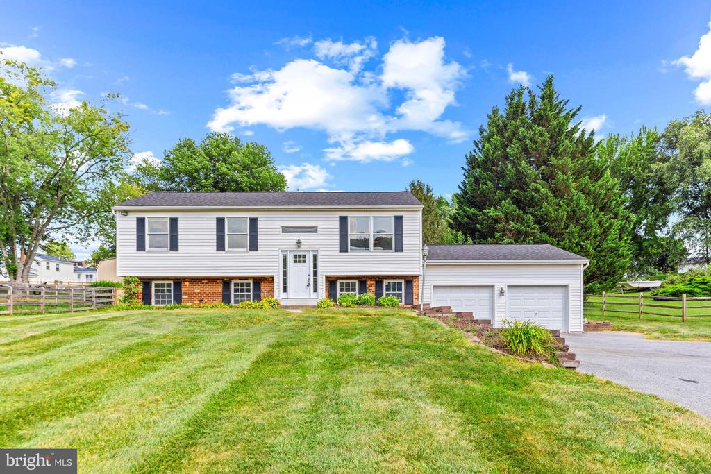 4816 LYNN CREST COURT