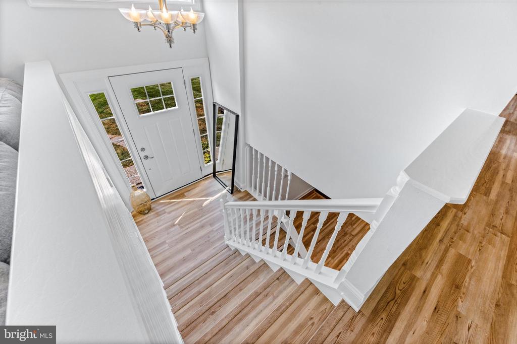4816 LYNN CREST COURT