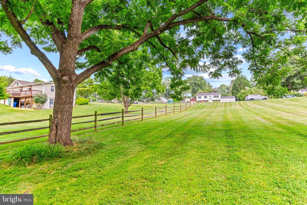 4816 LYNN CREST COURT