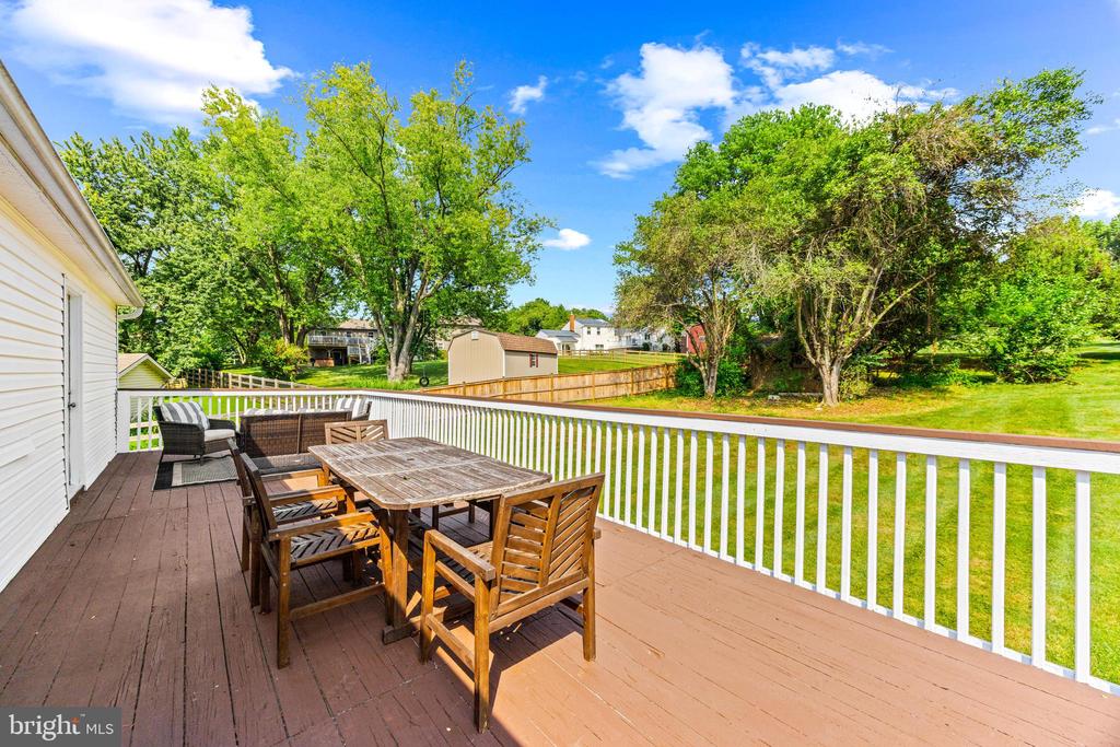 4816 LYNN CREST COURT
