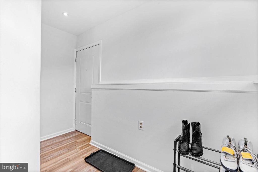 4816 LYNN CREST COURT