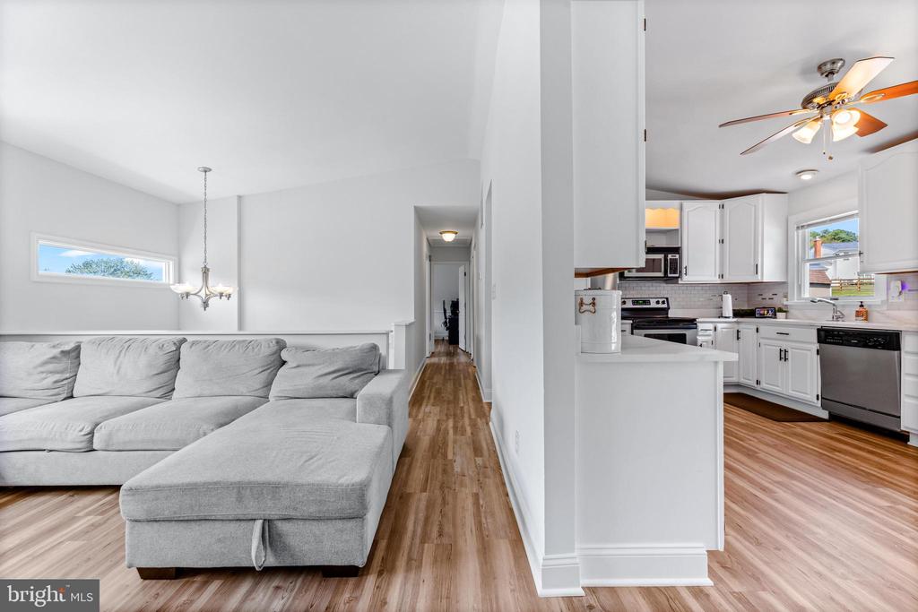4816 LYNN CREST COURT