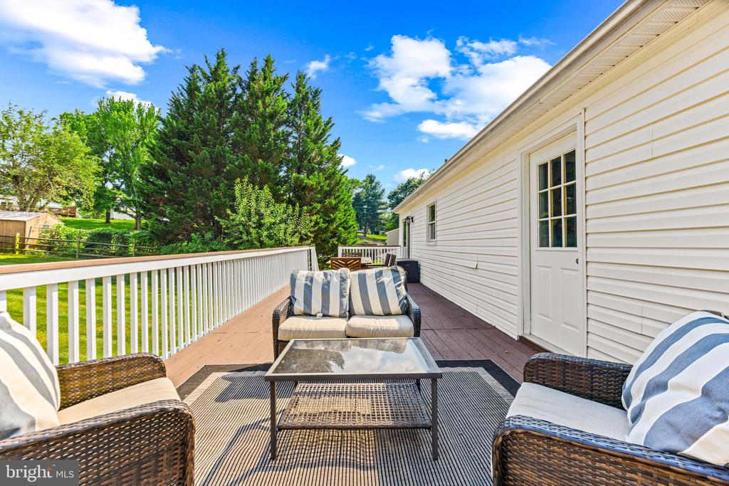4816 LYNN CREST COURT