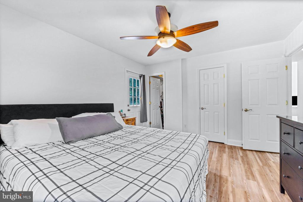 4816 LYNN CREST COURT