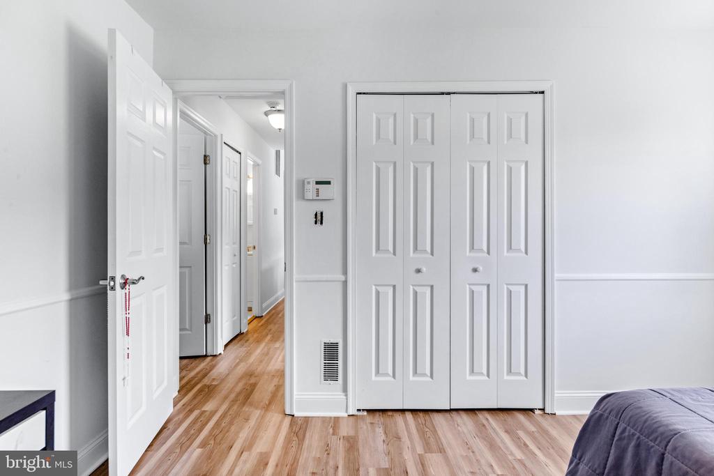 4816 LYNN CREST COURT