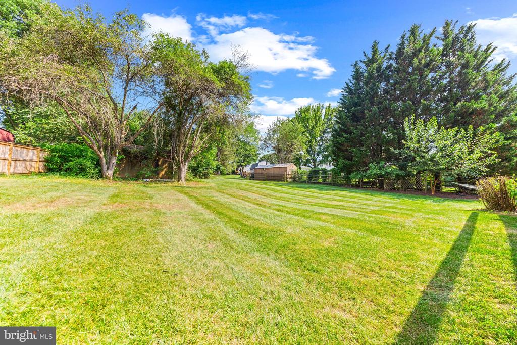 4816 LYNN CREST COURT