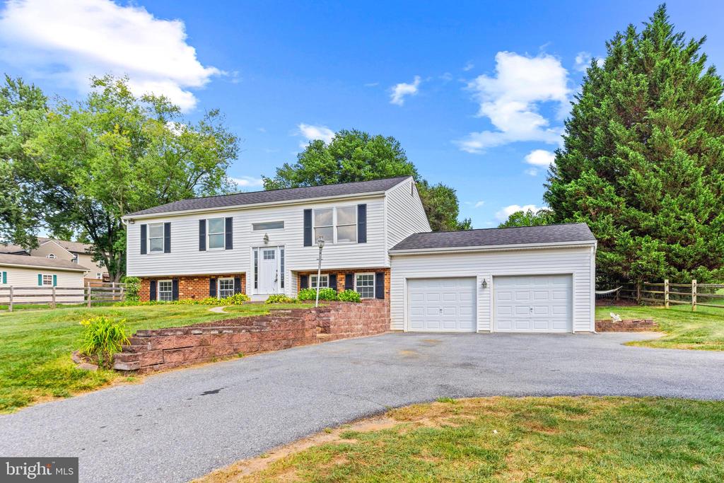 4816 LYNN CREST COURT