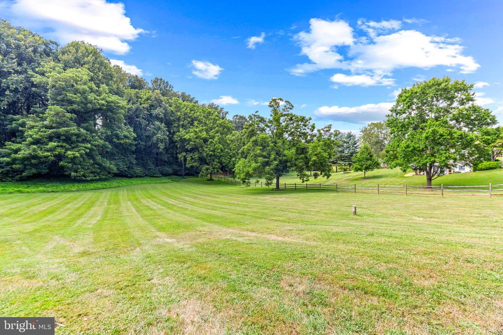 4816 LYNN CREST COURT