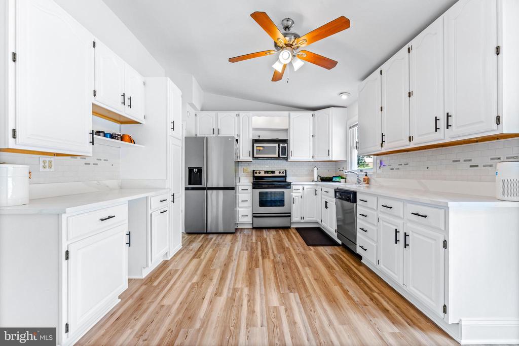 4816 LYNN CREST COURT