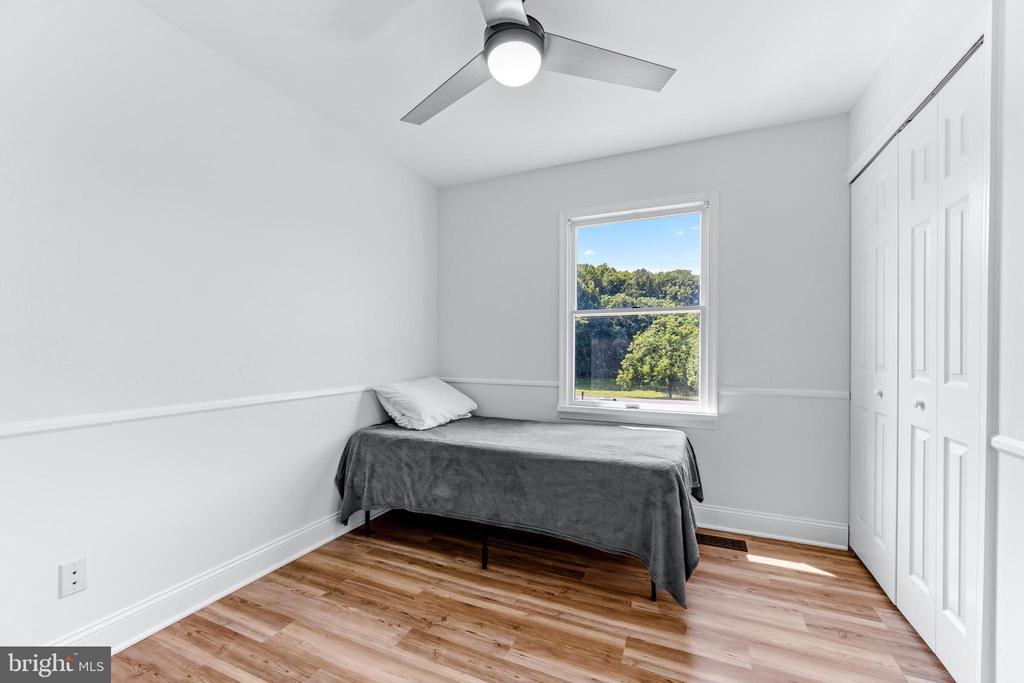 4816 LYNN CREST COURT