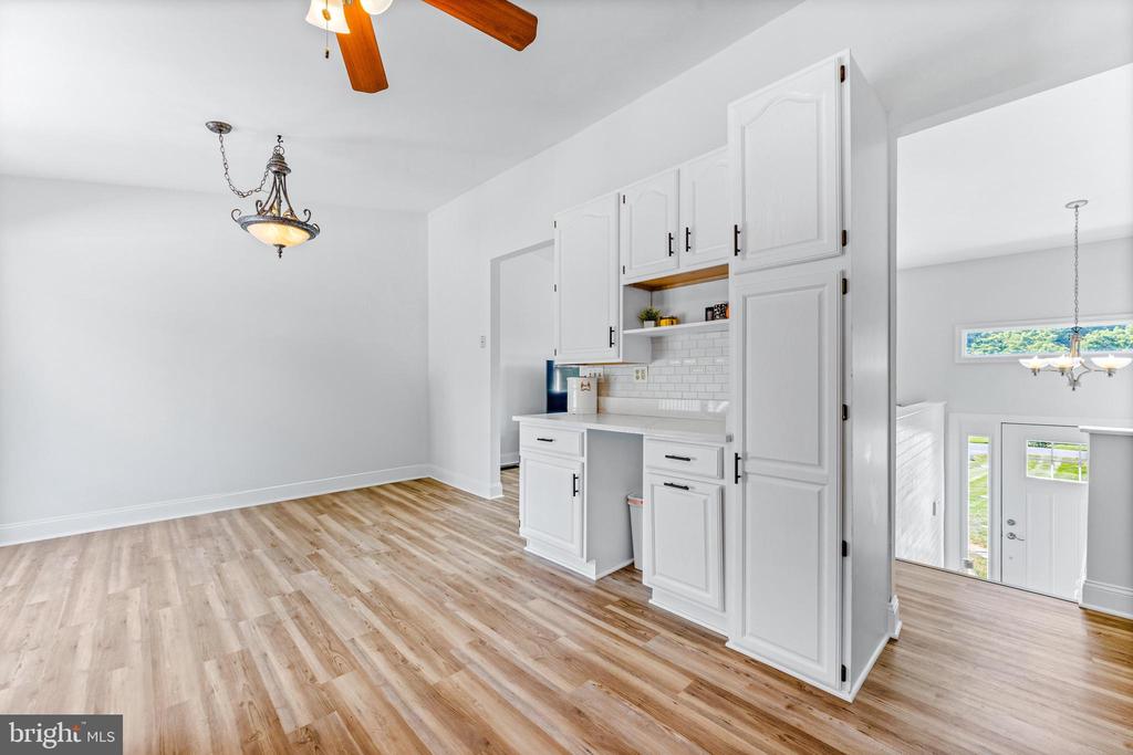 4816 LYNN CREST COURT