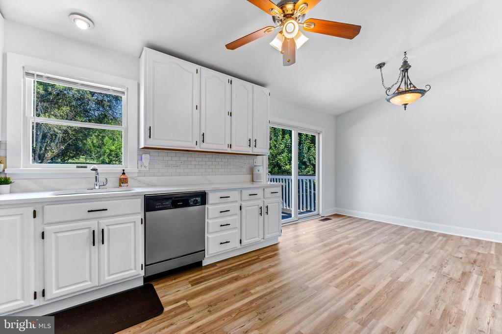 4816 LYNN CREST COURT