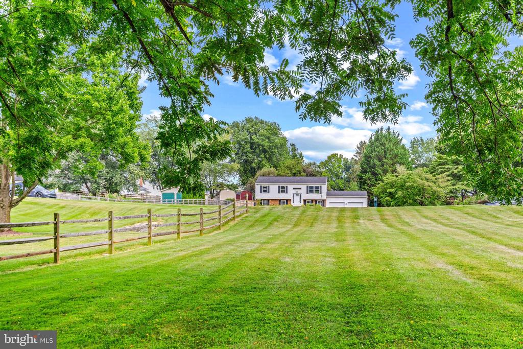4816 LYNN CREST COURT