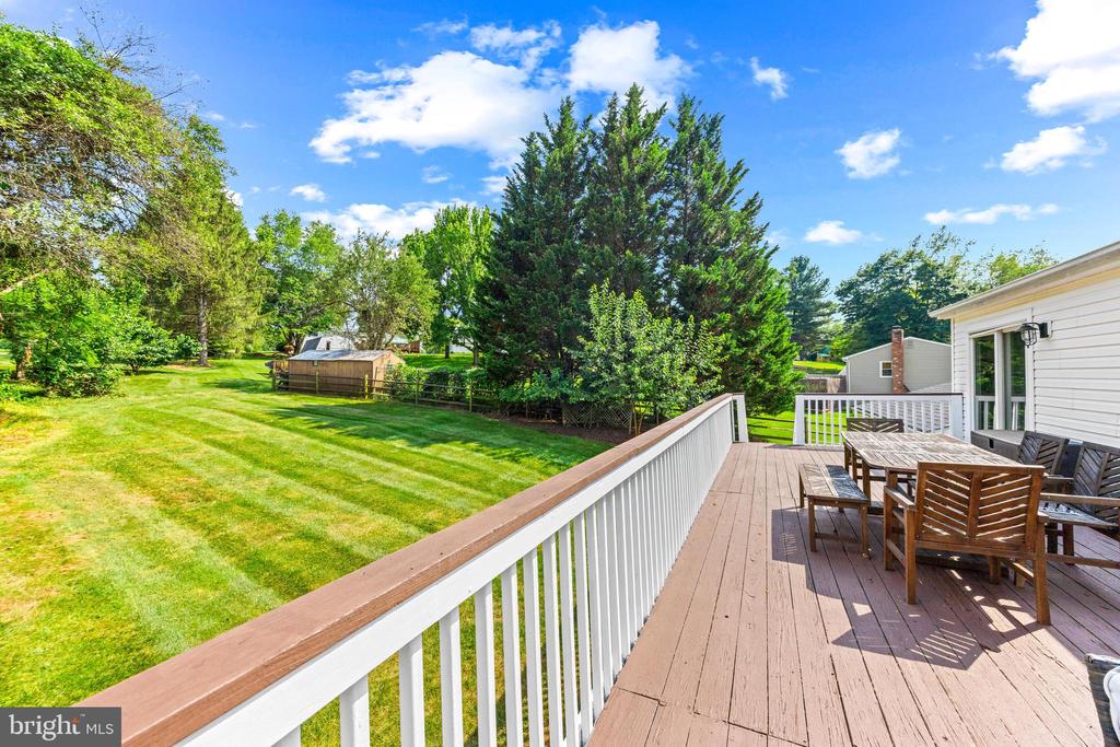 4816 LYNN CREST COURT