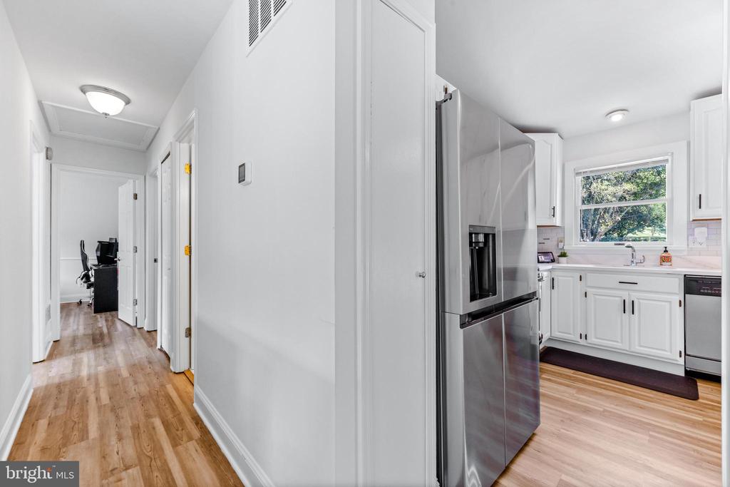 4816 LYNN CREST COURT