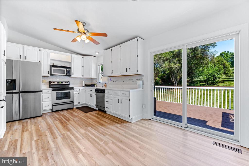 4816 LYNN CREST COURT