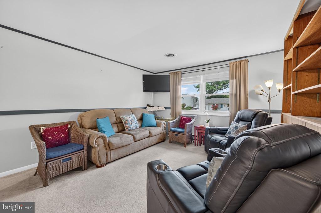 214 GLADE BOULEVARD