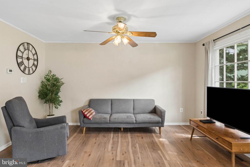10808 LAKE SQUARE