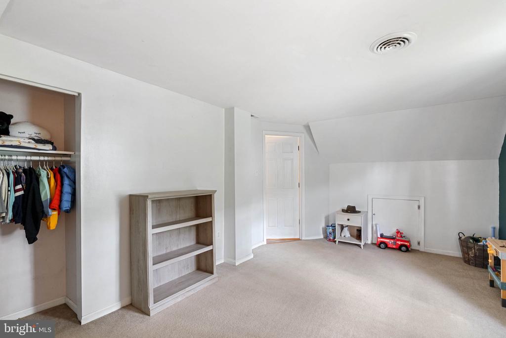 10808 LAKE SQUARE