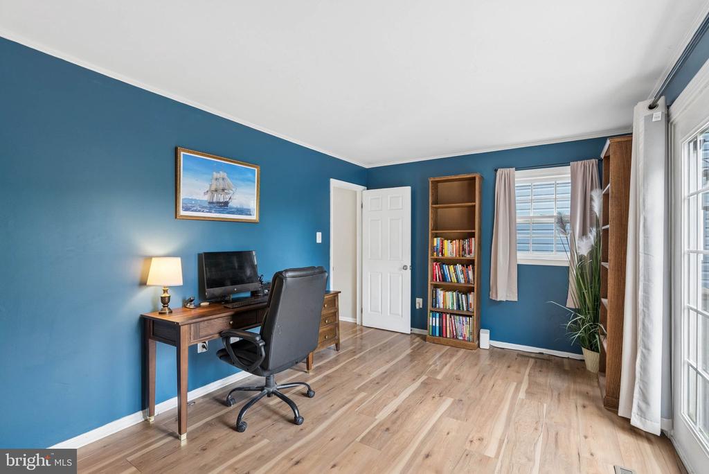10808 LAKE SQUARE