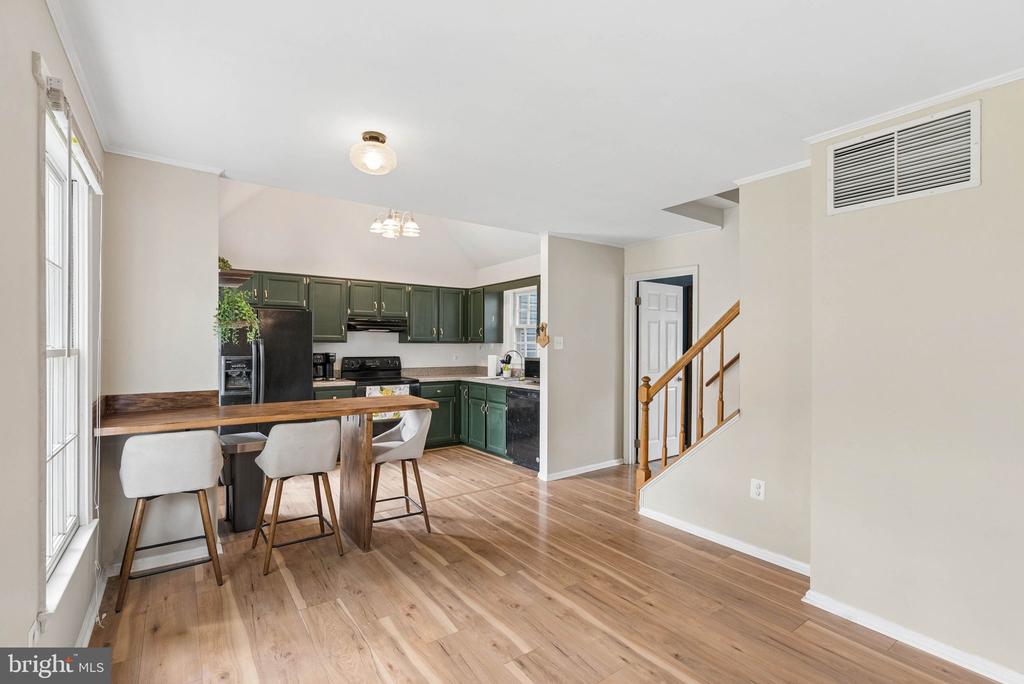 10808 LAKE SQUARE