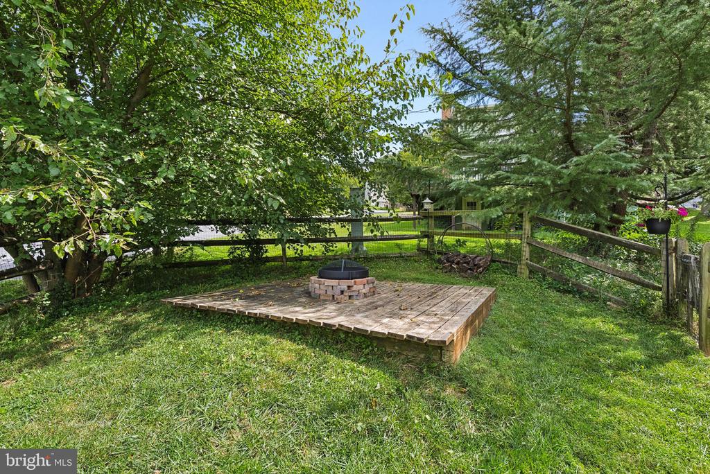 10808 LAKE SQUARE