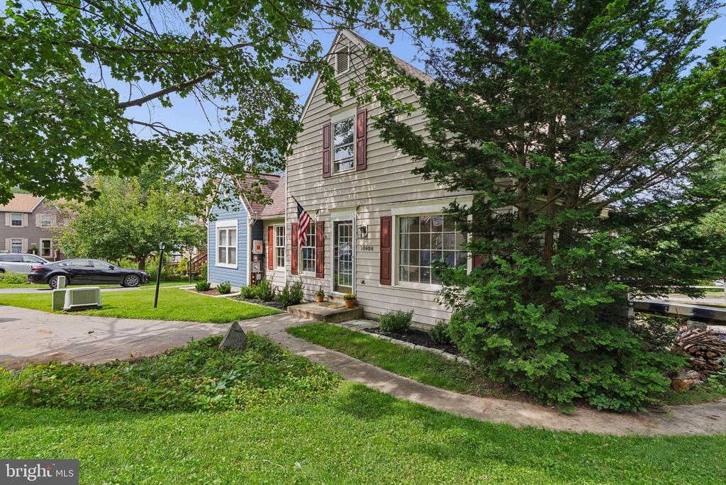 10808 LAKE SQUARE