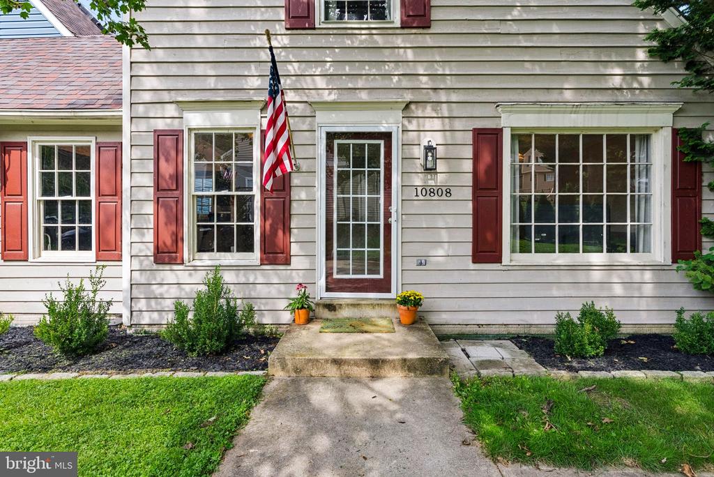 10808 LAKE SQUARE