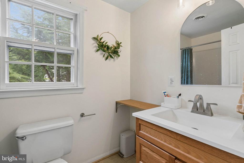10808 LAKE SQUARE