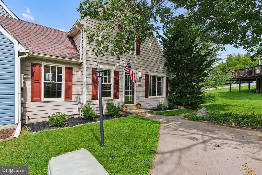 10808 LAKE SQUARE