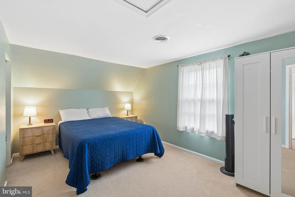 10808 LAKE SQUARE