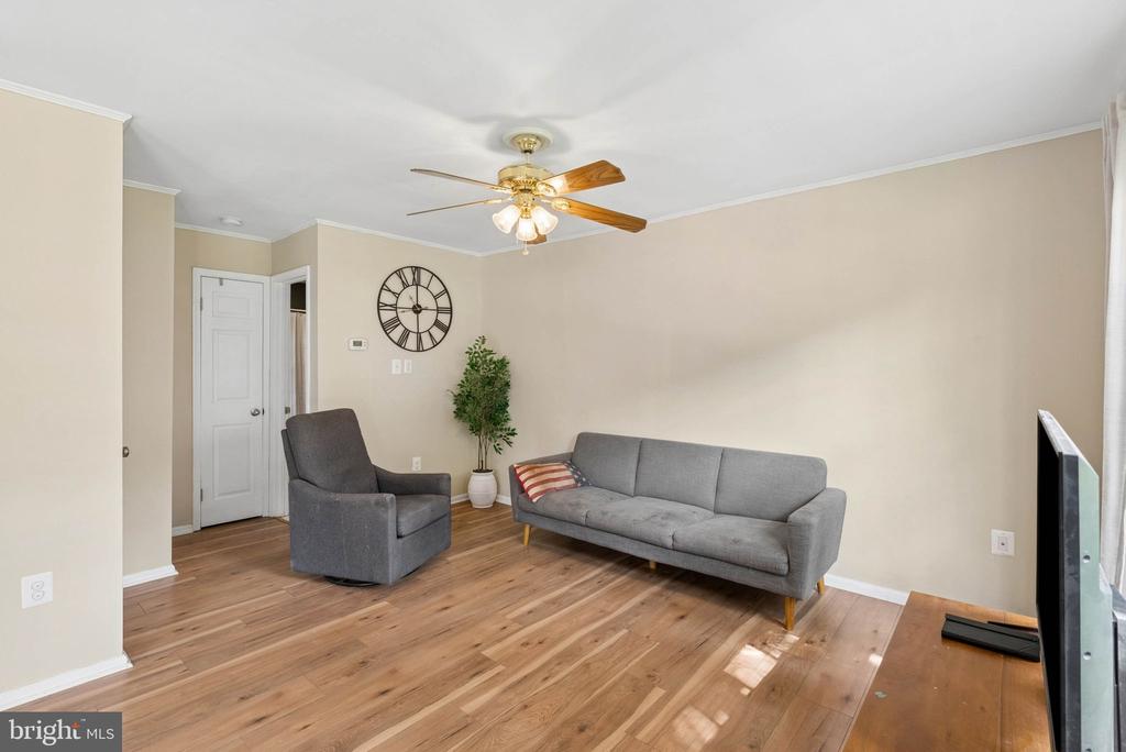 10808 LAKE SQUARE