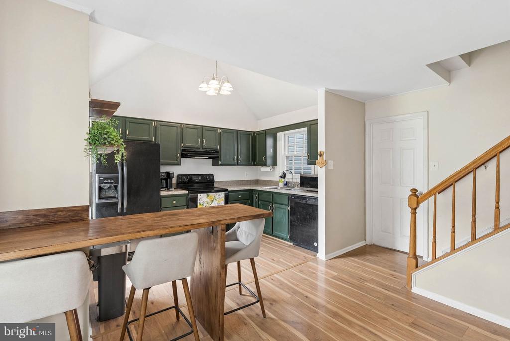 10808 LAKE SQUARE