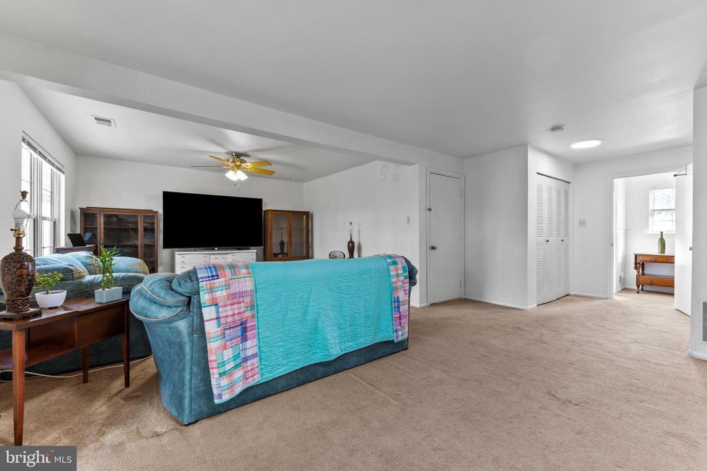 7636 SEANS TERRACE