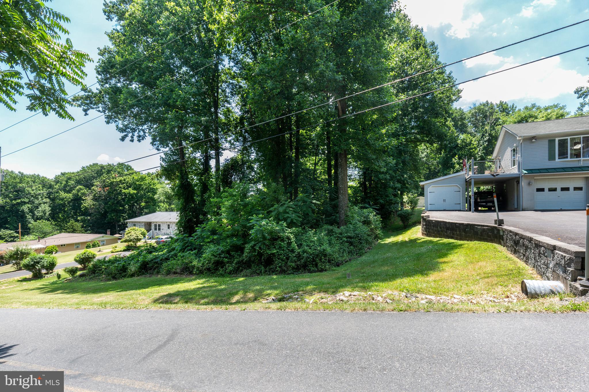 11 HILLTOP TRAIL