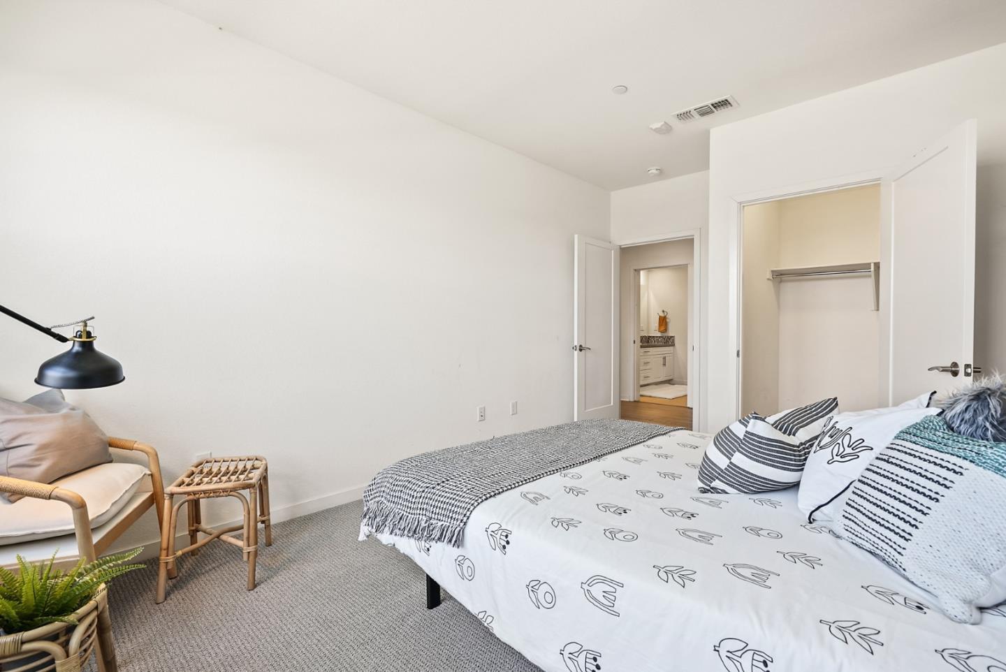 1069 Bigleaf Place Unit: 303