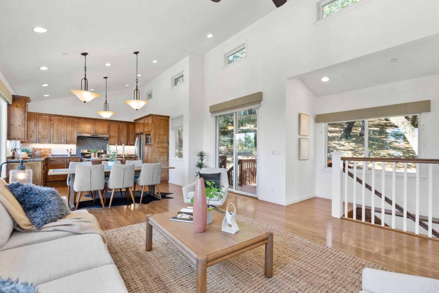 511 Live Oak LN