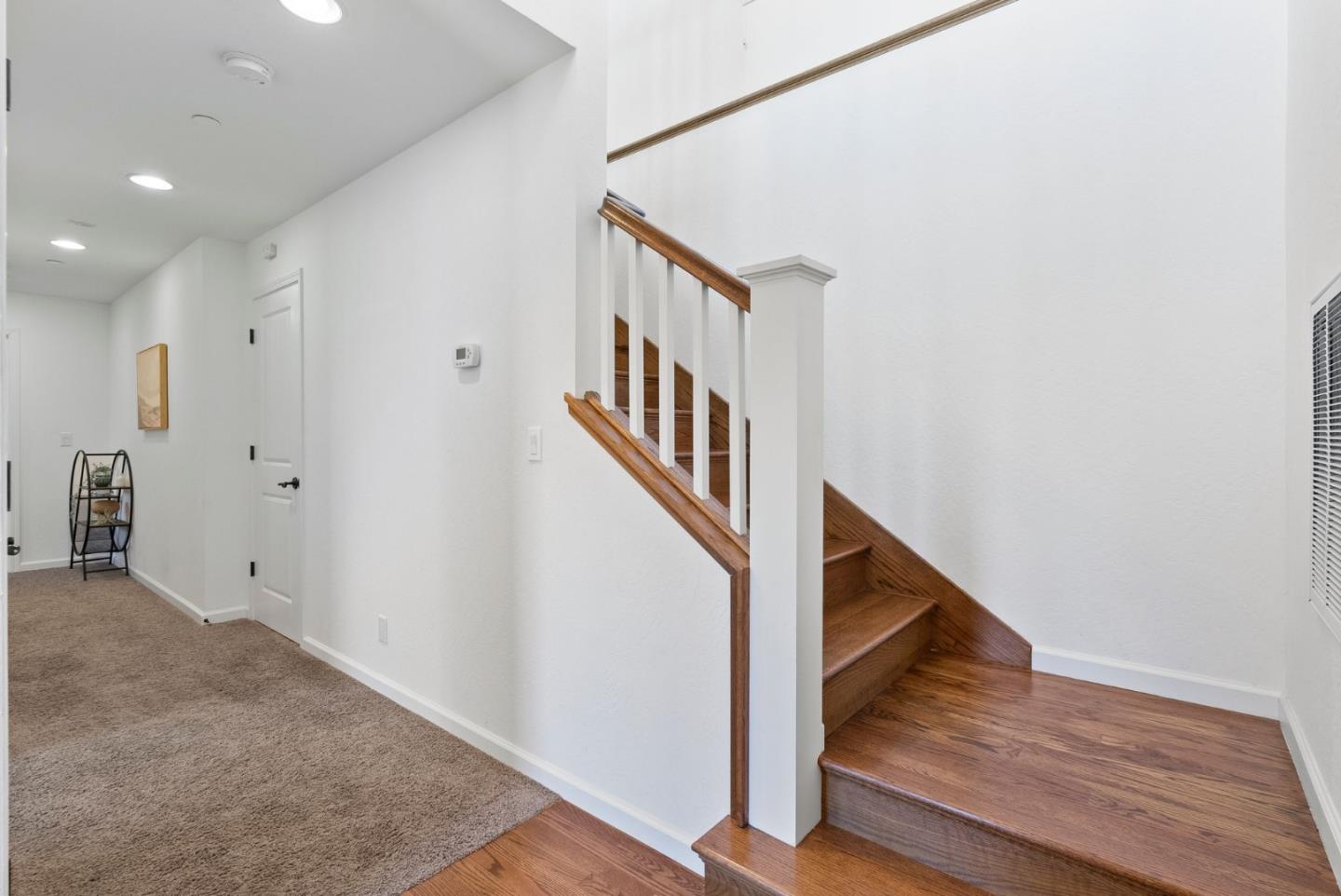 511 Live Oak LN