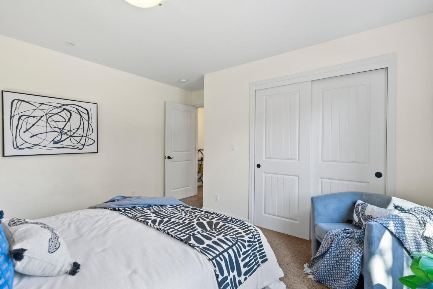 511 Live Oak LN