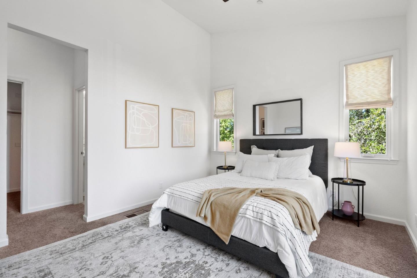 511 Live Oak LN
