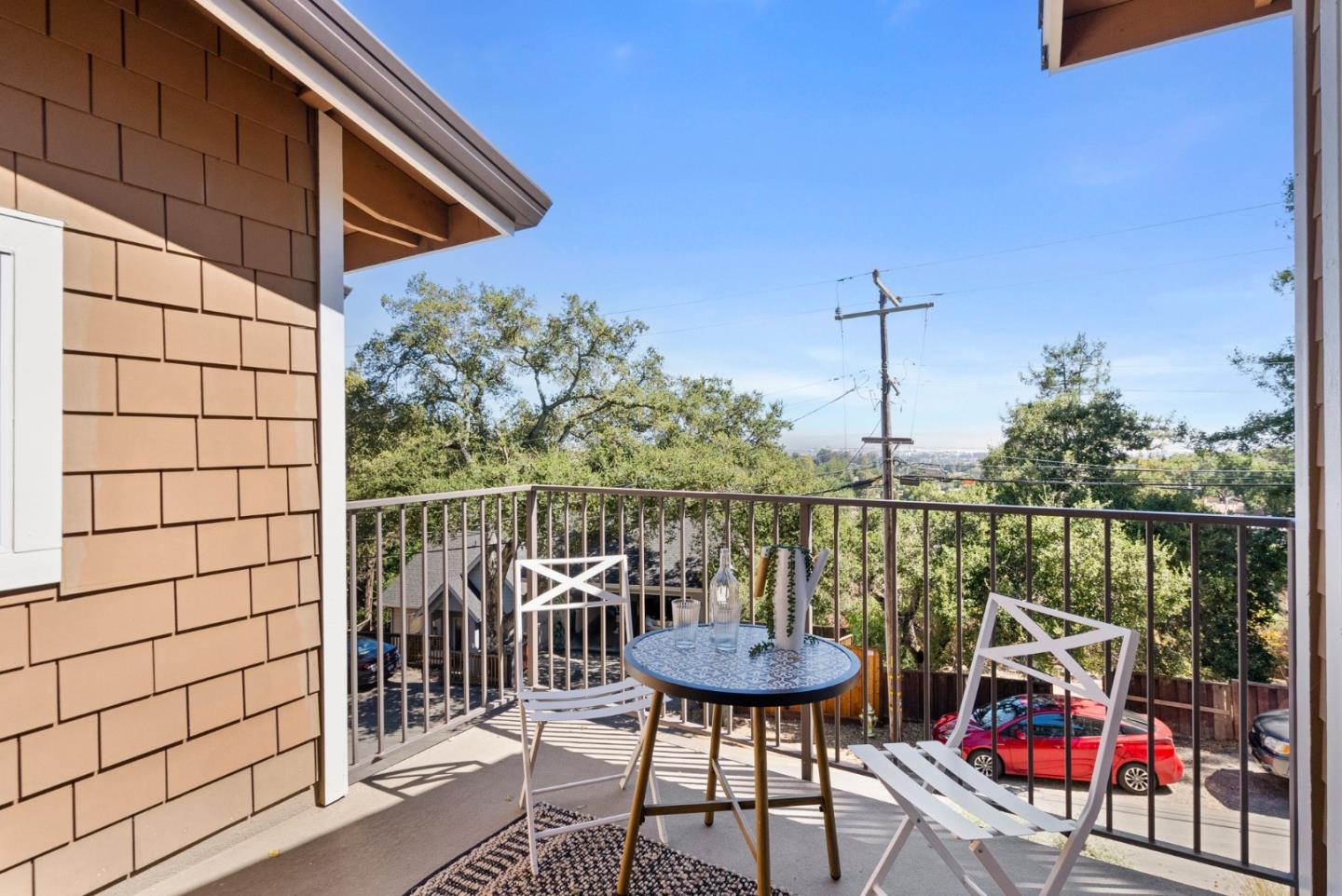 511 Live Oak LN