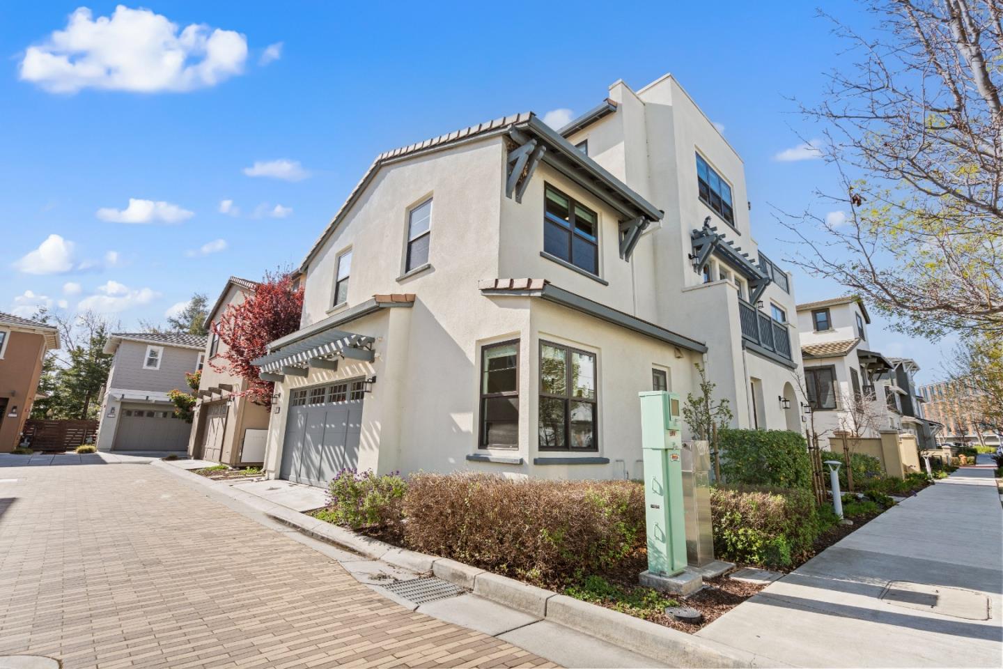 3112 Contreras DR