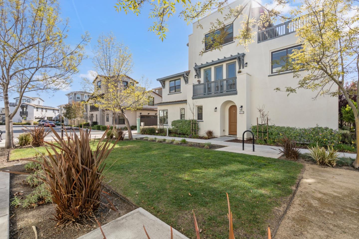 3112 Contreras DR