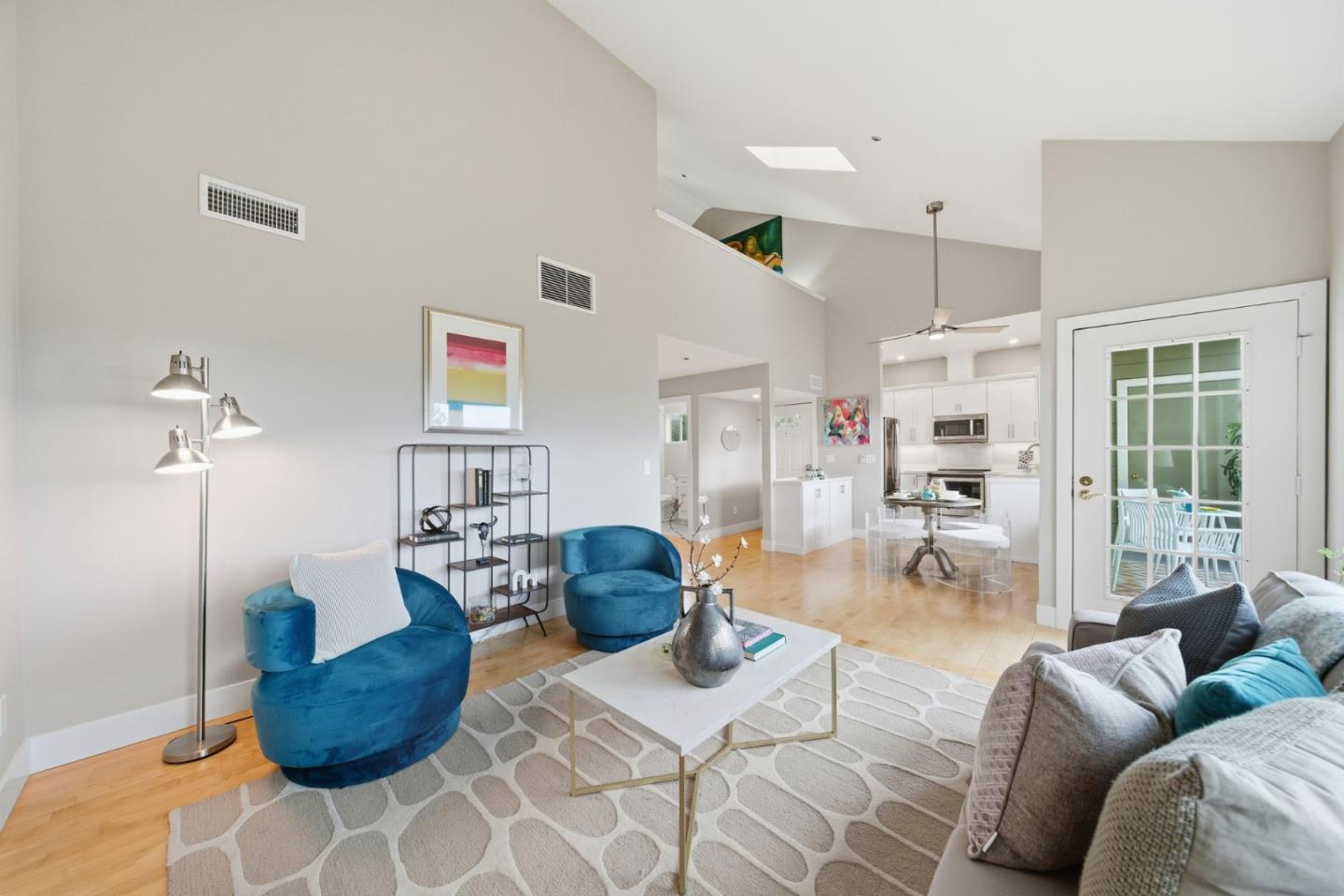 735 Buchanan Street 220